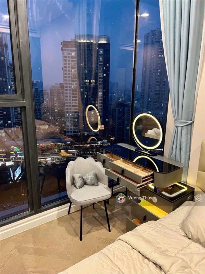 Chính chủ cho thuê căn góc 2 phòng ngủ tại lumiere riverside, giá 35 triệu.  0938 211 ***