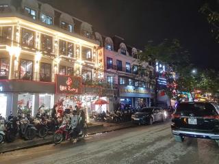 Bán nhà phùng khoang vị trí kinh doanh không thể tốt hơn nằm tại vùng lõi khu ẩm thực