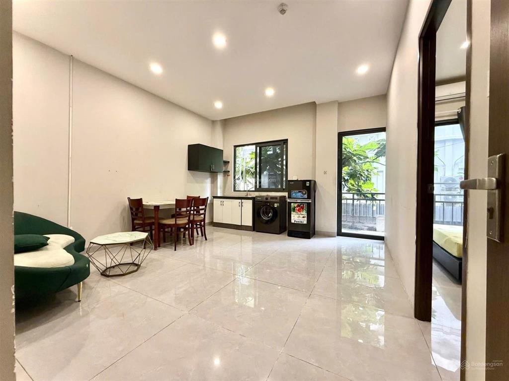Cho thuê căn hộ 2pn ban công 60m2, có chỗ oto , gần ubndq2 , đảo kim cương , emart sala