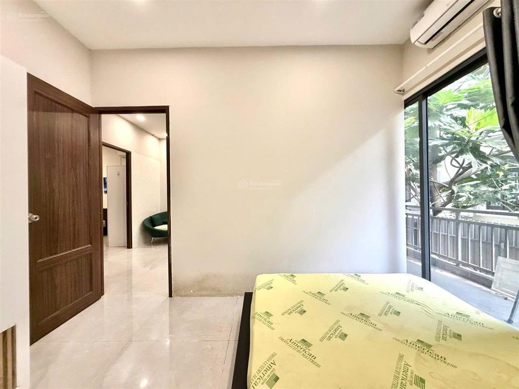 Cho thuê căn hộ 2pn ban công 60m2, có chỗ oto , gần ubndq2 , đảo kim cương , emart sala