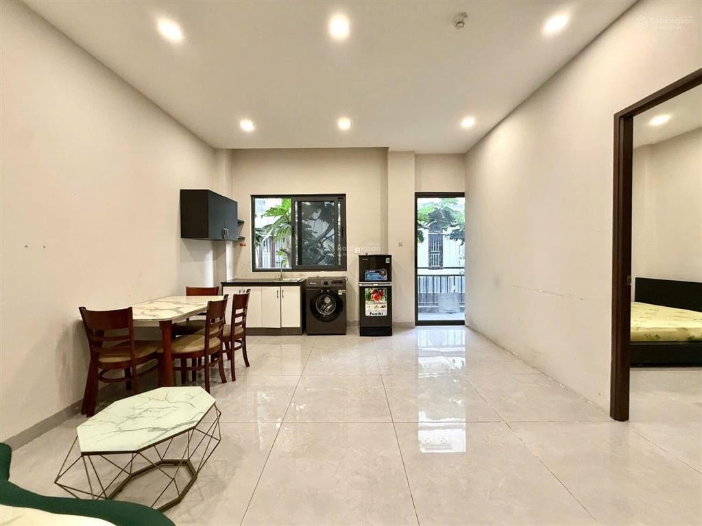 Cho thuê căn hộ 2pn ban công 60m2, có chỗ oto , gần ubndq2 , đảo kim cương , emart sala
