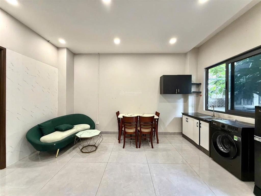 Cho thuê căn hộ 2pn ban công 60m2, có chỗ oto , gần ubndq2 , đảo kim cương , emart sala