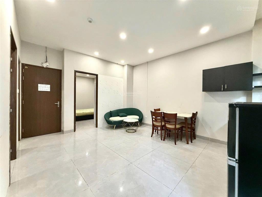 Cho thuê căn hộ 2pn ban công 60m2, có chỗ oto , gần ubndq2 , đảo kim cương , emart sala