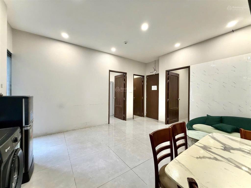 Cho thuê căn hộ 2pn ban công 60m2, có chỗ oto , gần ubndq2 , đảo kim cương , emart sala