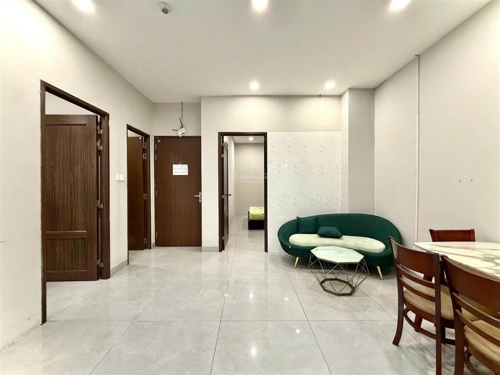 Cho thuê căn hộ 2pn ban công 60m2, có chỗ oto , gần ubndq2 , đảo kim cương , emart sala