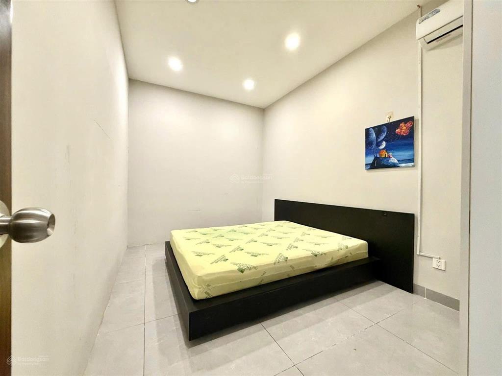Cho thuê căn hộ 2pn ban công 60m2, có chỗ oto , gần ubndq2 , đảo kim cương , emart sala