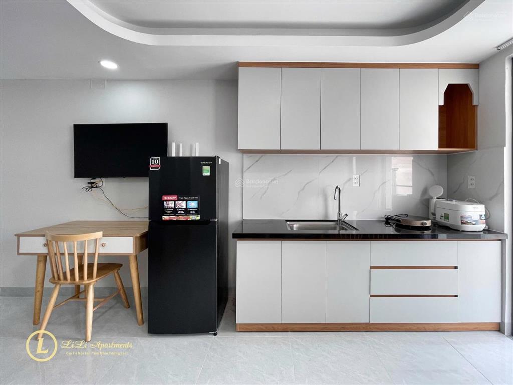 Căn hộ 40m2 ban công đường trần não , full nội thất , có dọn phòng gần gtvt , cầu sài gòn