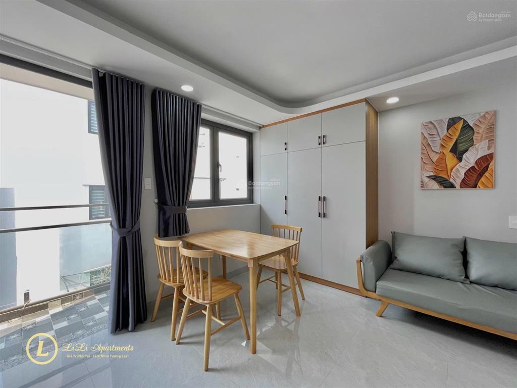 Căn hộ 40m2 ban công đường trần não , full nội thất , có dọn phòng gần gtvt , cầu sài gòn