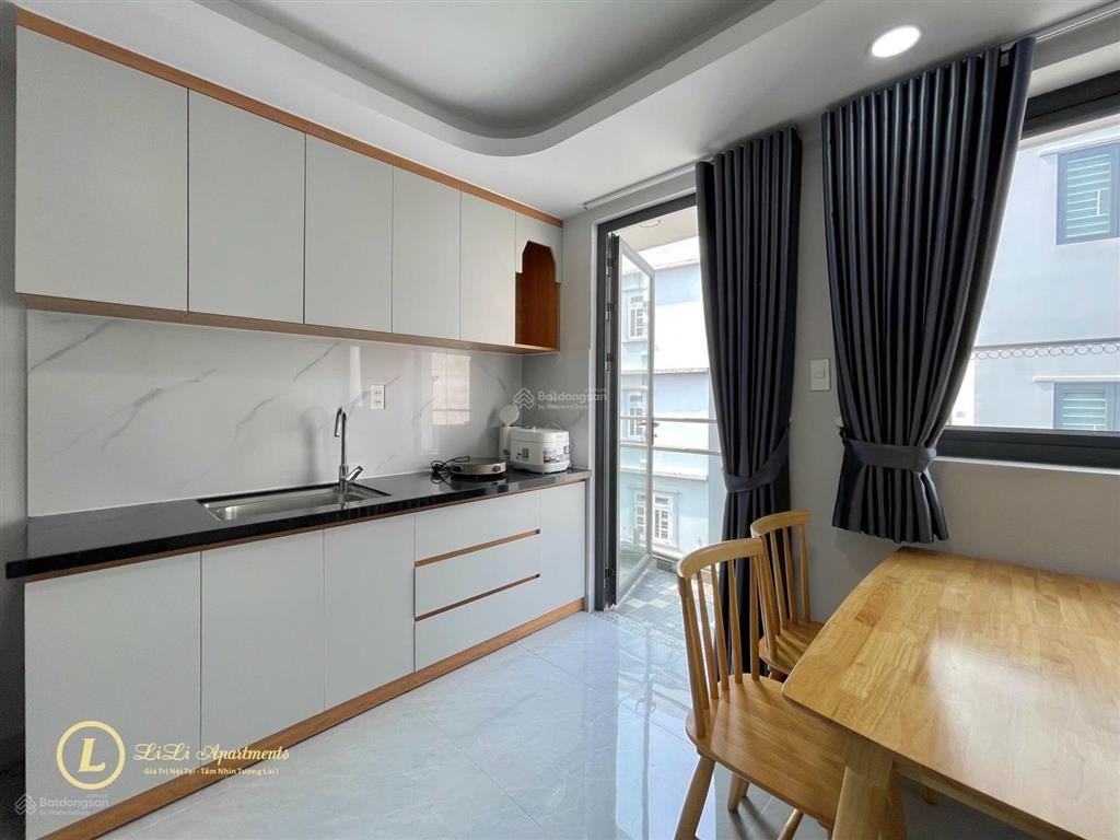 Căn hộ 40m2 ban công đường trần não , full nội thất , có dọn phòng gần gtvt , cầu sài gòn