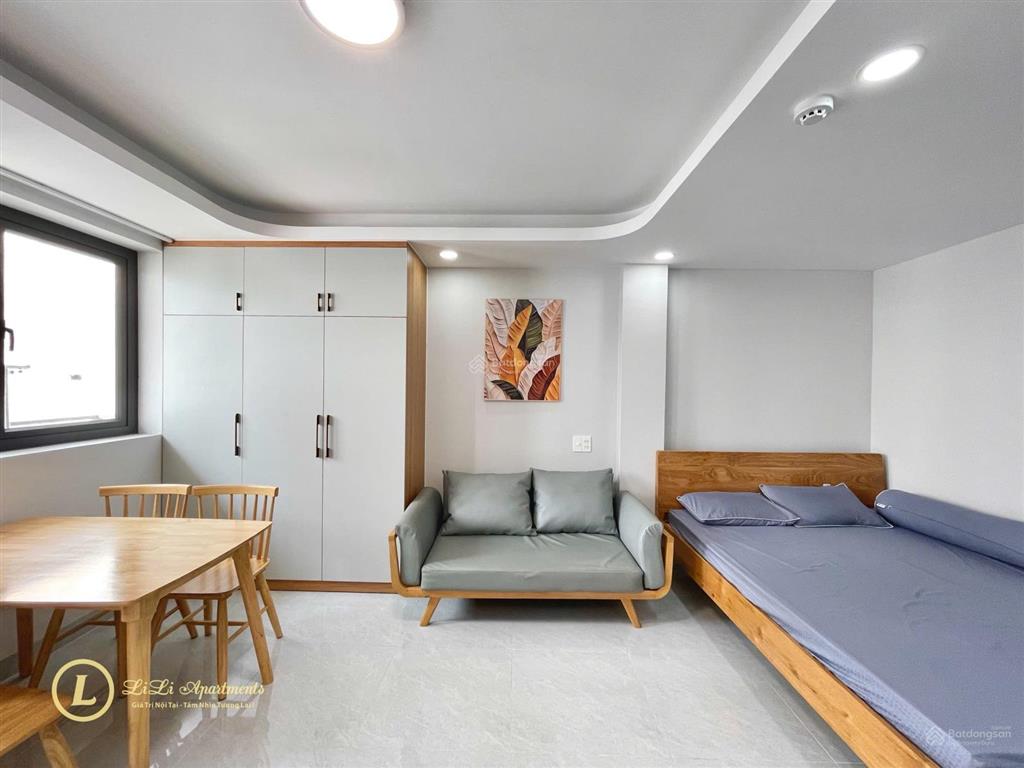 Căn hộ 40m2 ban công đường trần não , full nội thất , có dọn phòng gần gtvt , cầu sài gòn
