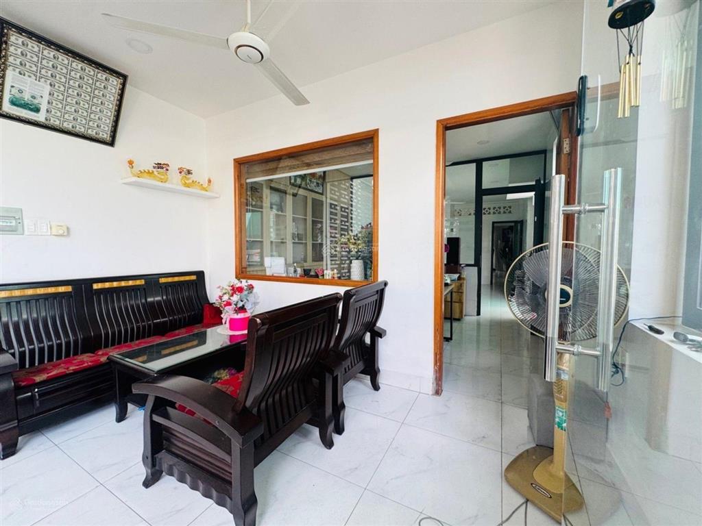 Cần bán nhà hẻm 8m thông ngay nguyễn thị nhỏ giáp 10 dt3,5x12 trệt 3 lầu st xuất cảnh bán gấp