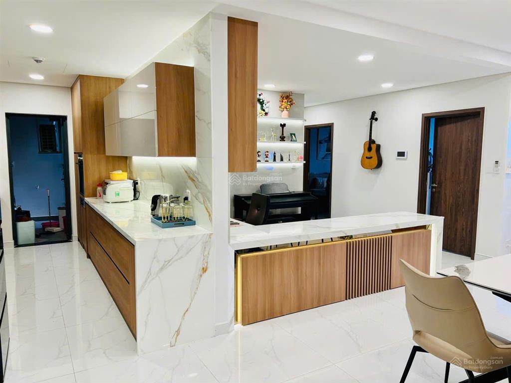 Bán căn hộ diamond briliant, 9,9 tỷ, 3pn  3wc, 142m2, full nt, tầng trung