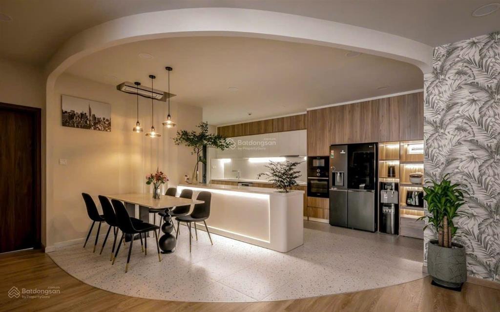 Bán căn hộ diamond briliant, 9,9 tỷ, 3pn  3wc, 142m2, full nt, tầng trung