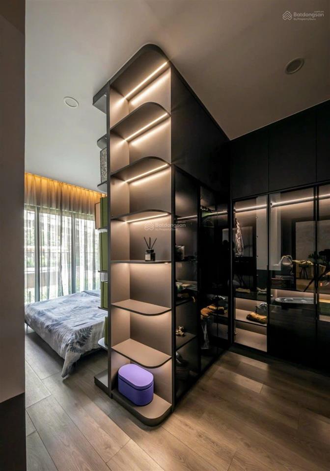 Bán căn hộ diamond briliant, 9,9 tỷ, 3pn  3wc, 142m2, full nt, tầng trung