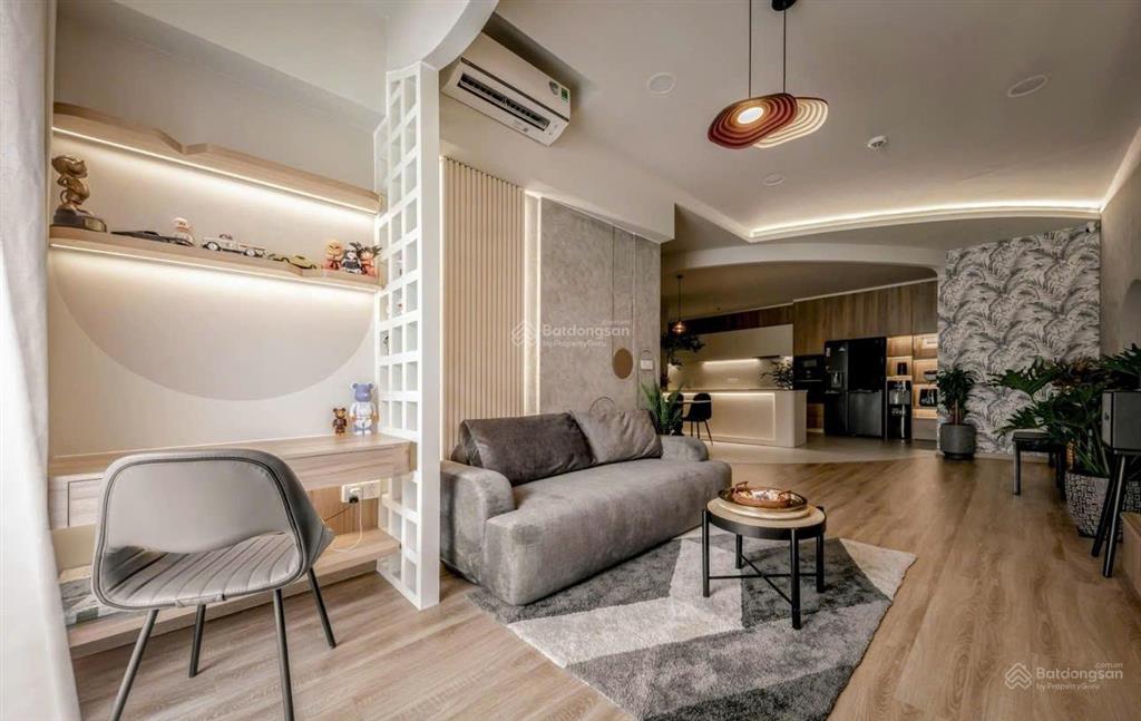 Bán căn hộ diamond briliant, 9,9 tỷ, 3pn  3wc, 142m2, full nt, tầng trung