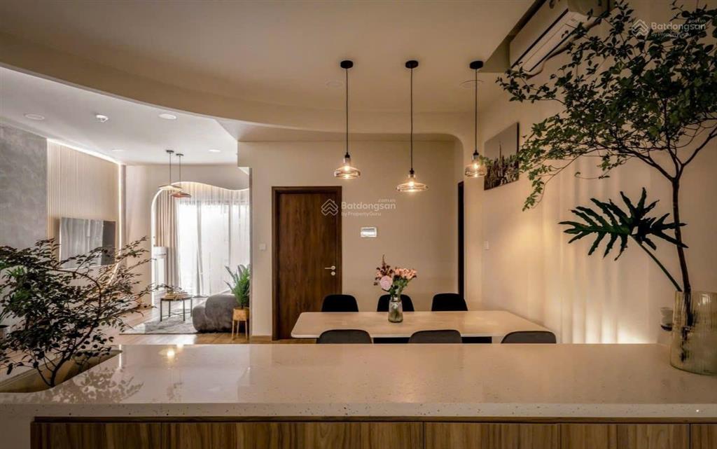 Bán căn hộ diamond briliant, 9,9 tỷ, 3pn  3wc, 142m2, full nt, tầng trung