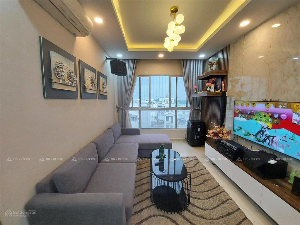 Bán căn hộ ruby 4,4 tỷ , 2pn2wc ,70m , full nt ,tầng cao view hồ sinh thái
