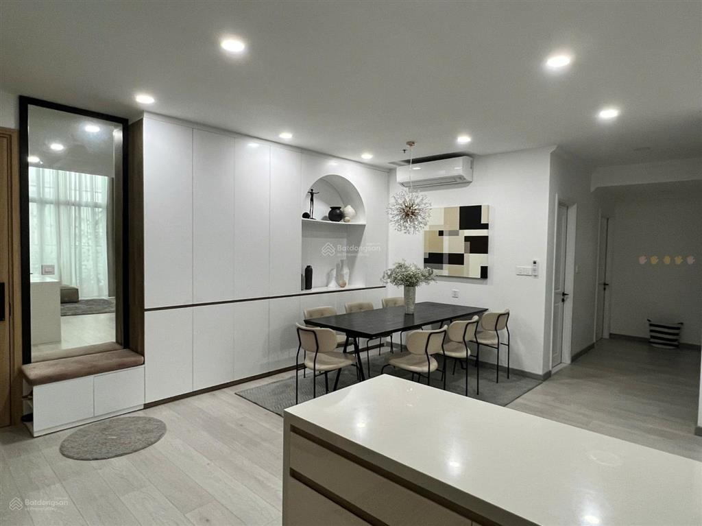 Bán căn hộ emerald 5,25 tỷ 3pn2wc , 98m2 , tầng cao , view hoàng hôn