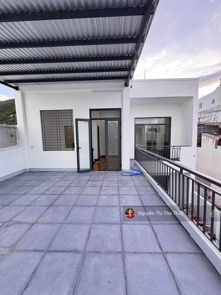 Nhà đã hoàn thiện 2 tầng xây mới 100%  kề biển trần phú  vĩnh nguyên  phường nha trang