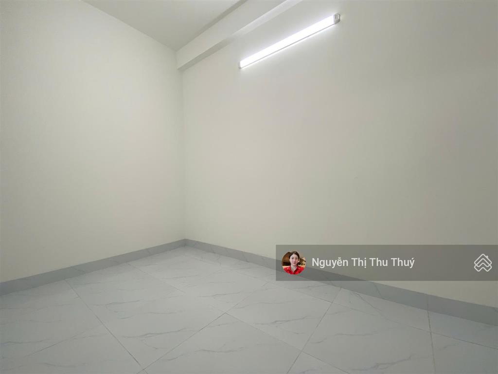 Hạ giá 300 triệu bán nhanh  căn góc 3 tầng ô tô vào tận nhà, cạnh bên tđc ngọc hiệp