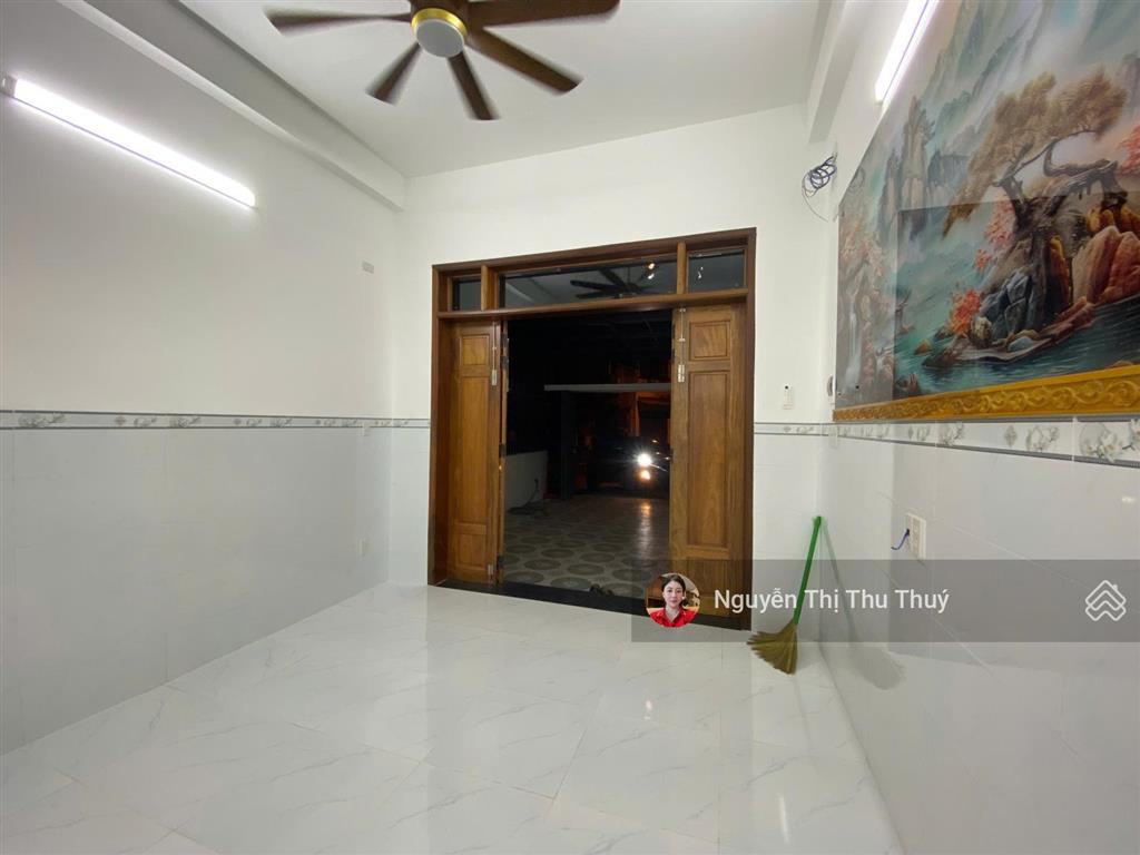 Hạ giá 300 triệu bán nhanh  căn góc 3 tầng ô tô vào tận nhà, cạnh bên tđc ngọc hiệp