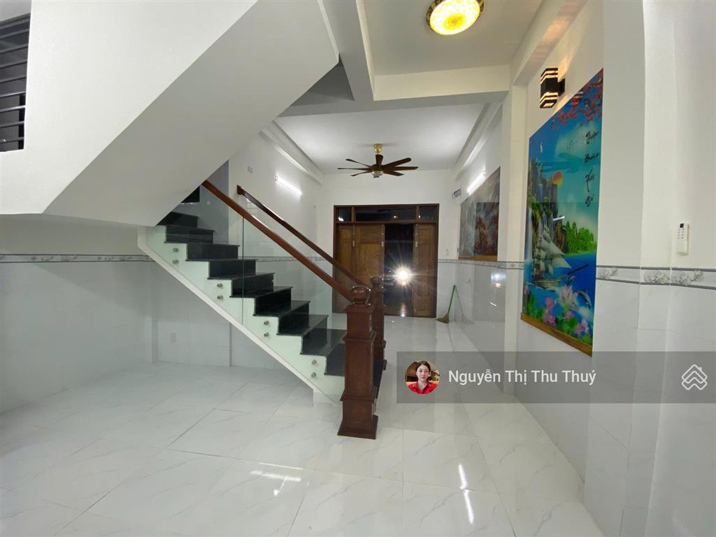 Hạ giá 300 triệu bán nhanh  căn góc 3 tầng ô tô vào tận nhà, cạnh bên tđc ngọc hiệp