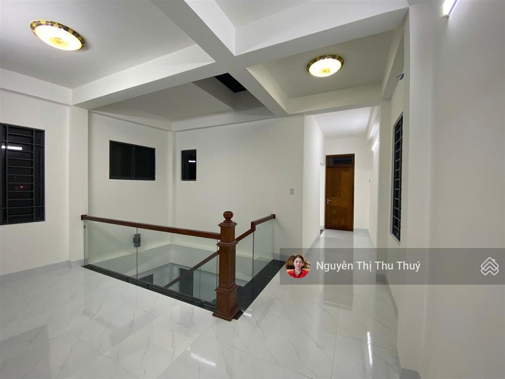 Hạ giá 300 triệu bán nhanh  căn góc 3 tầng ô tô vào tận nhà, cạnh bên tđc ngọc hiệp