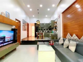 Nhà đẹp phố biển nha trang mặt tiền 7,5m sân đỗ ô tô 7 chỗ