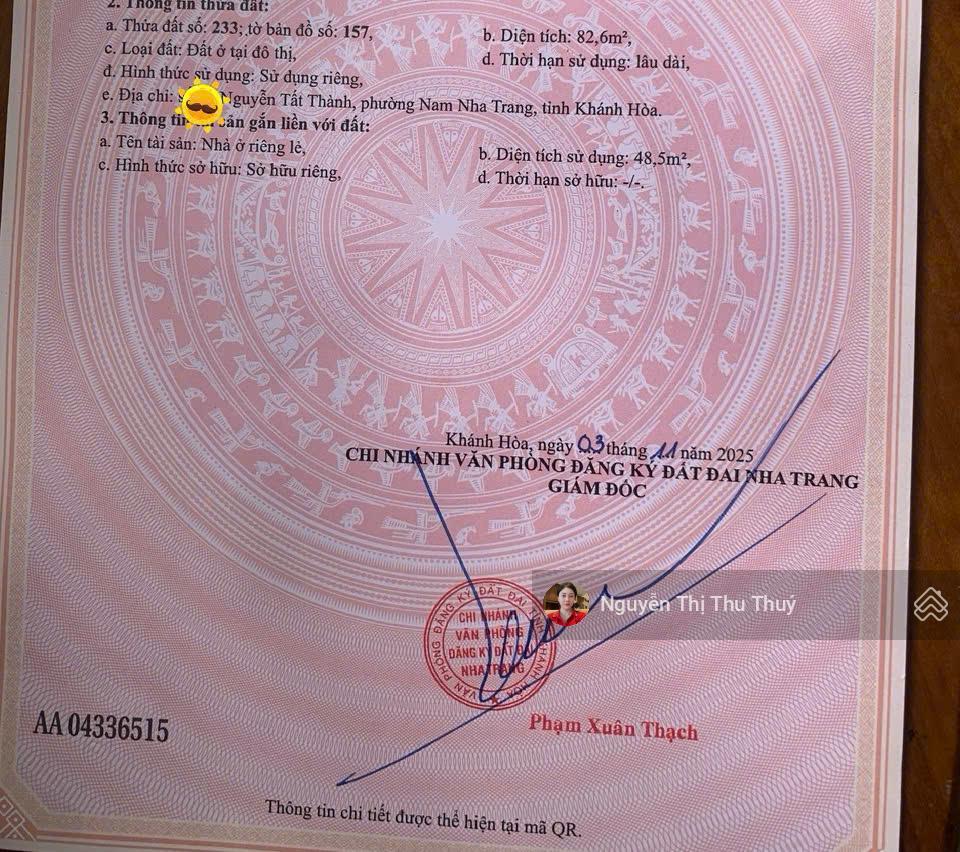 Bán căn nhà 2 tầng  mặt tiền nguyễn tất thành, nha trang