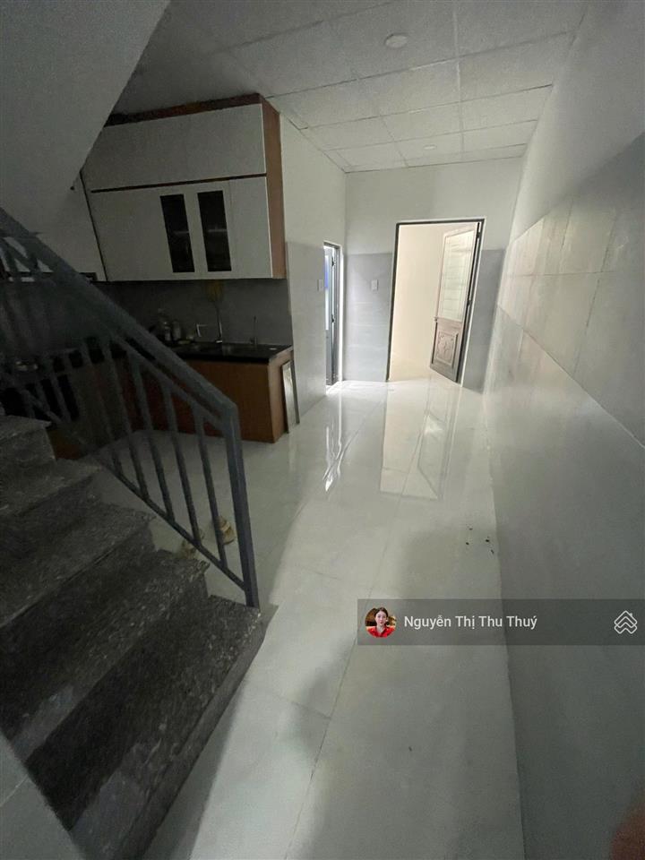 Bán căn nhà 2 tầng  mặt tiền nguyễn tất thành, nha trang