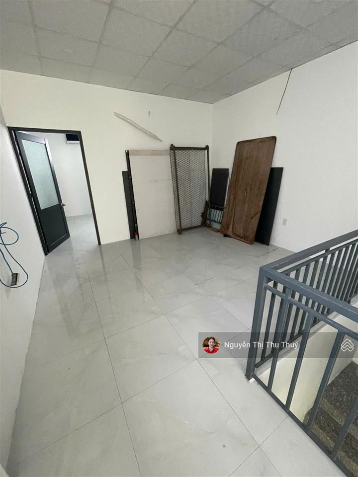 Bán căn nhà 2 tầng  mặt tiền nguyễn tất thành, nha trang