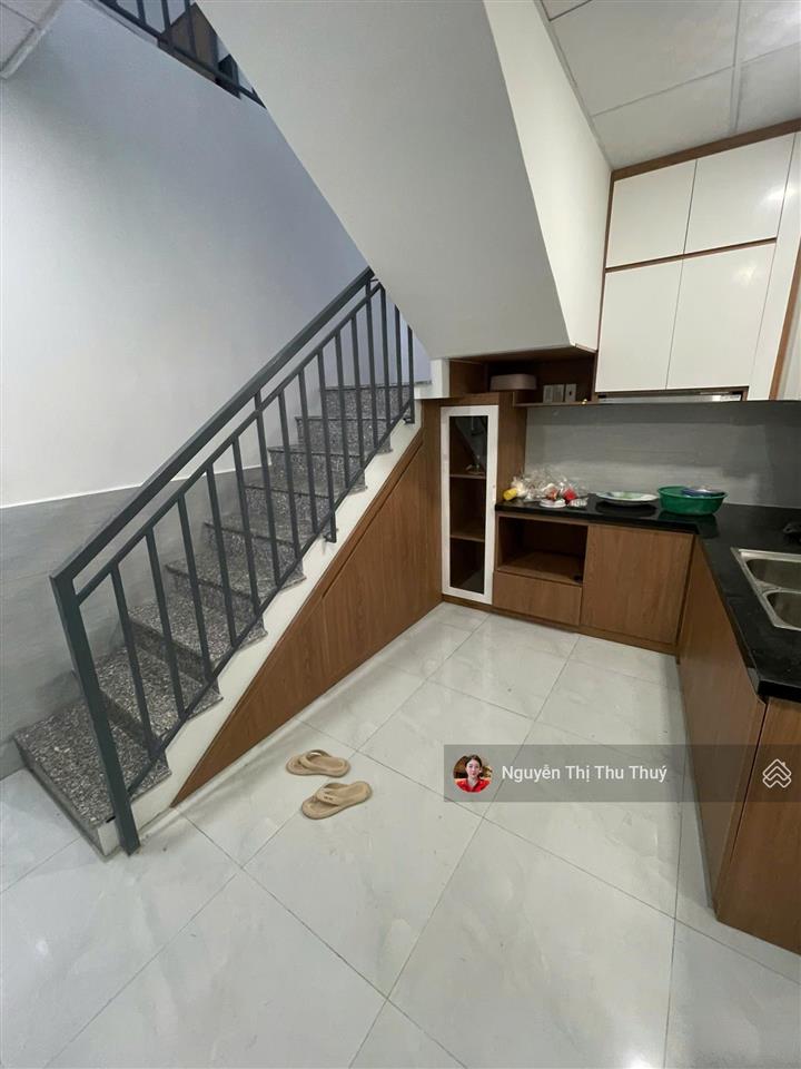 Bán căn nhà 2 tầng  mặt tiền nguyễn tất thành, nha trang