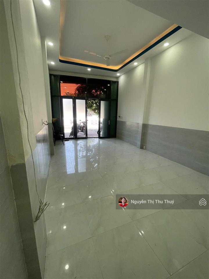 Bán căn nhà 2 tầng  mặt tiền nguyễn tất thành, nha trang