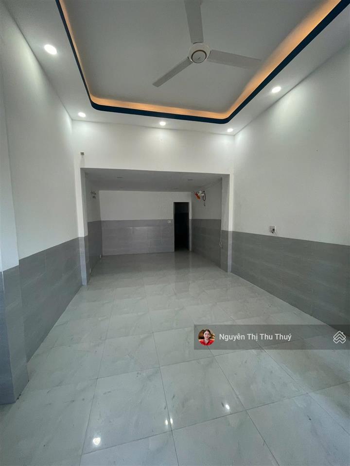 Bán căn nhà 2 tầng  mặt tiền nguyễn tất thành, nha trang