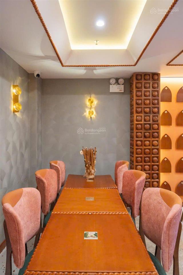 Khách sạn phố tây nha trang  dòng tiền 250  300 triệu/tháng