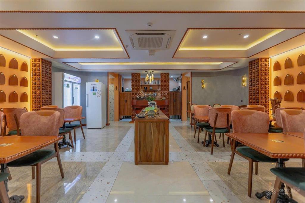 Khách sạn phố tây nha trang  dòng tiền 250  300 triệu/tháng