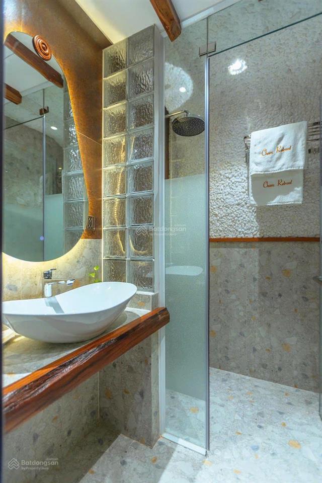 Khách sạn phố tây nha trang  dòng tiền 250  300 triệu/tháng