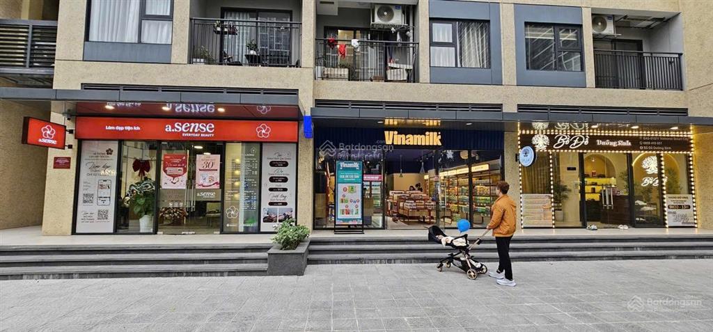 Cho thuê shop chân đế mặt sảnh chính tòa s1.05 vin smart city 110m2  vào ngay
