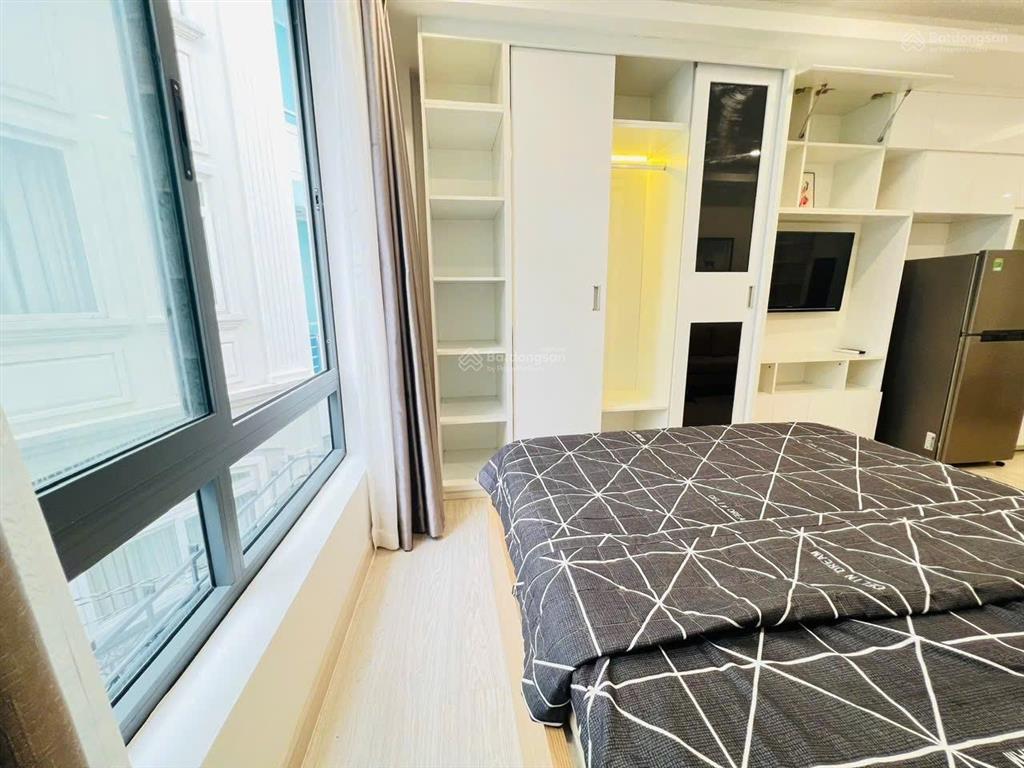 Căn hộ ban công cửa sổ trời thoáng full nt ngay ngã 6 phù đổng , chợ bến thành