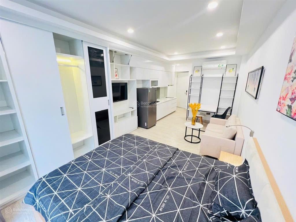 Căn hộ ban công cửa sổ trời thoáng full nt ngay ngã 6 phù đổng , chợ bến thành