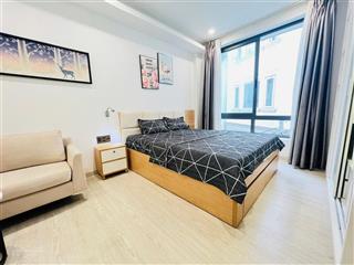 Căn hộ ban công cửa sổ trời thoáng full nt ngay ngã 6 phù đổng , chợ bến thành