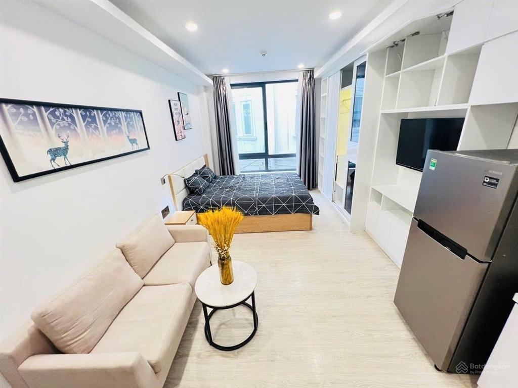 Căn hộ ban công cửa sổ trời thoáng full nt ngay ngã 6 phù đổng , chợ bến thành