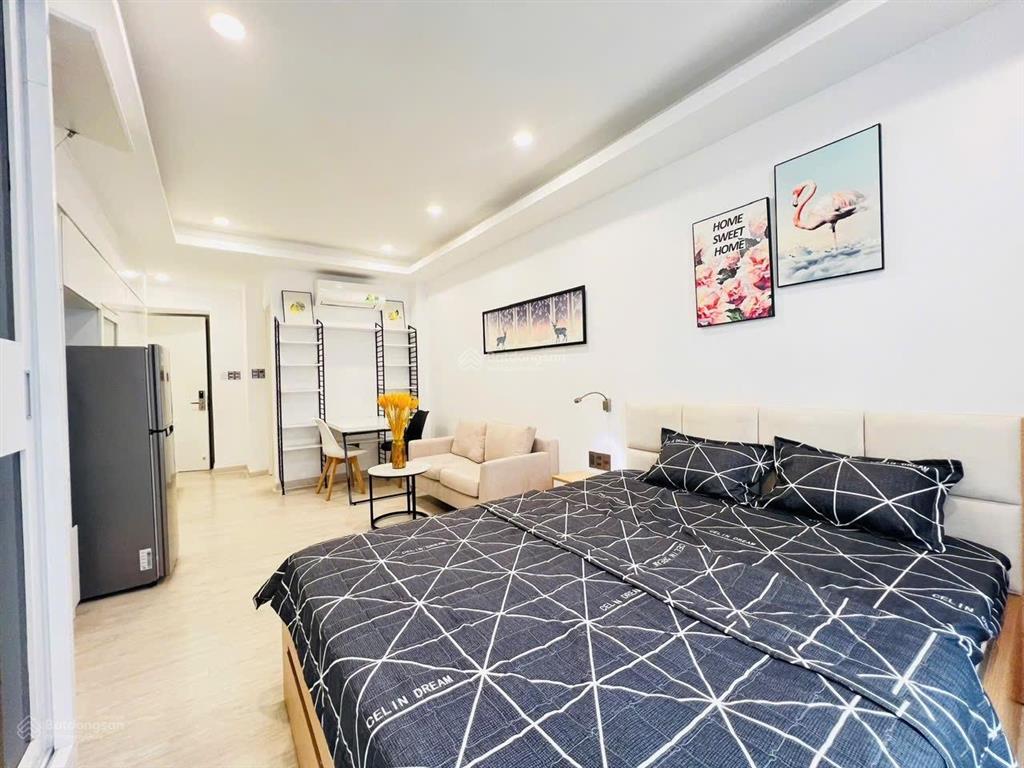 Căn hộ ban công cửa sổ trời thoáng full nt ngay ngã 6 phù đổng , chợ bến thành