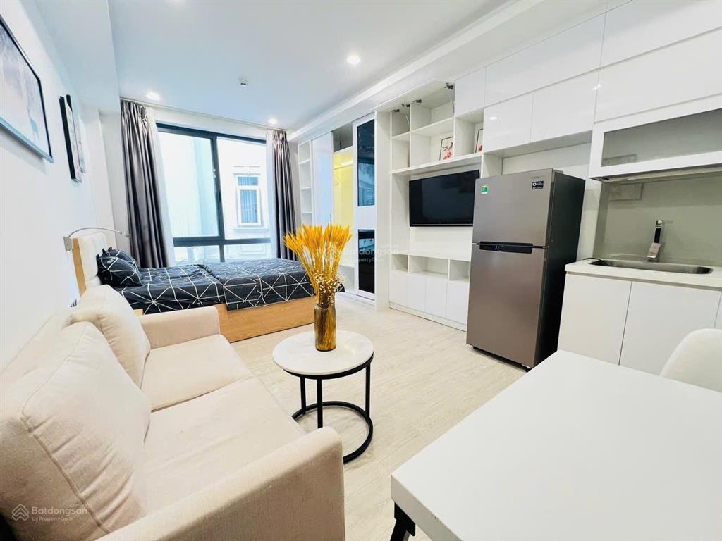 Căn hộ ban công cửa sổ trời thoáng full nt ngay ngã 6 phù đổng , chợ bến thành