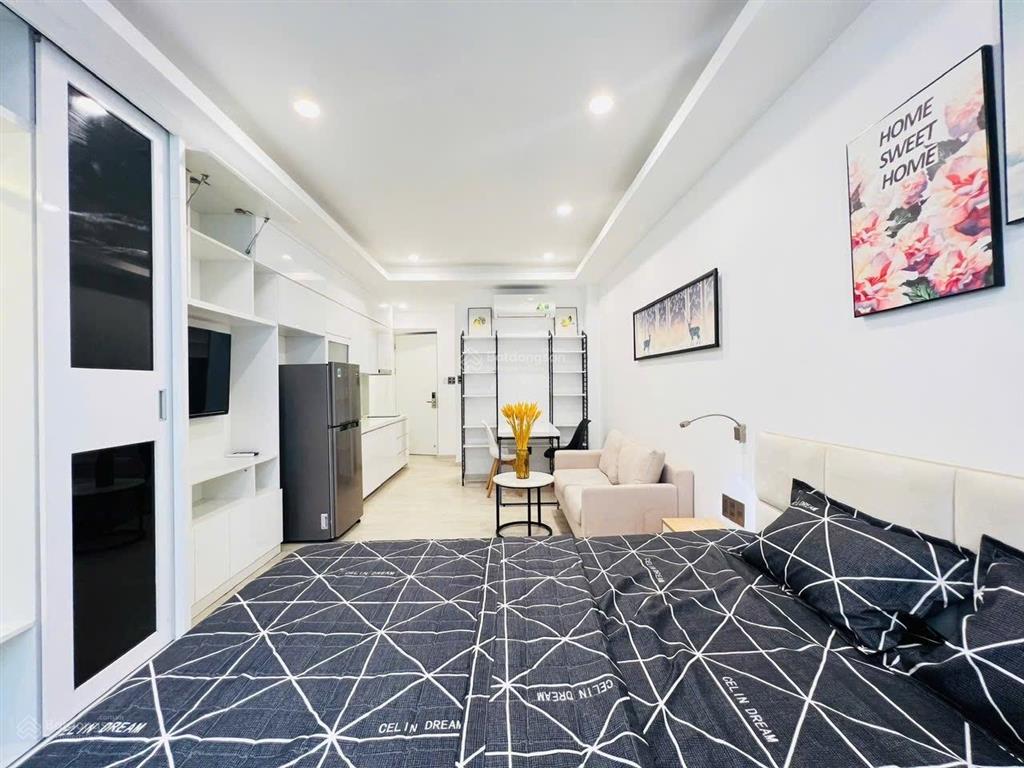 Căn hộ ban công cửa sổ trời thoáng full nt ngay ngã 6 phù đổng , chợ bến thành