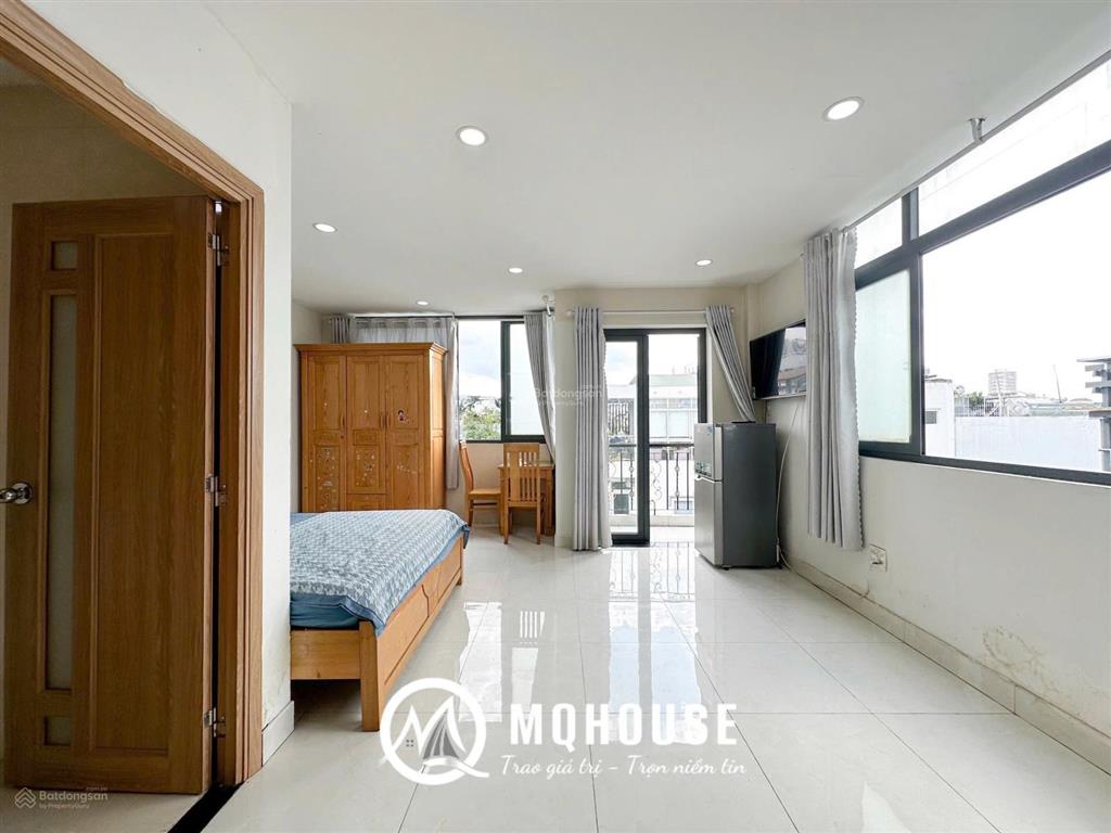 Căn hộ ban công cửa sổ thoáng  thang máy ngay bờ kè hoàng sa gần cầu lê văn sỹ