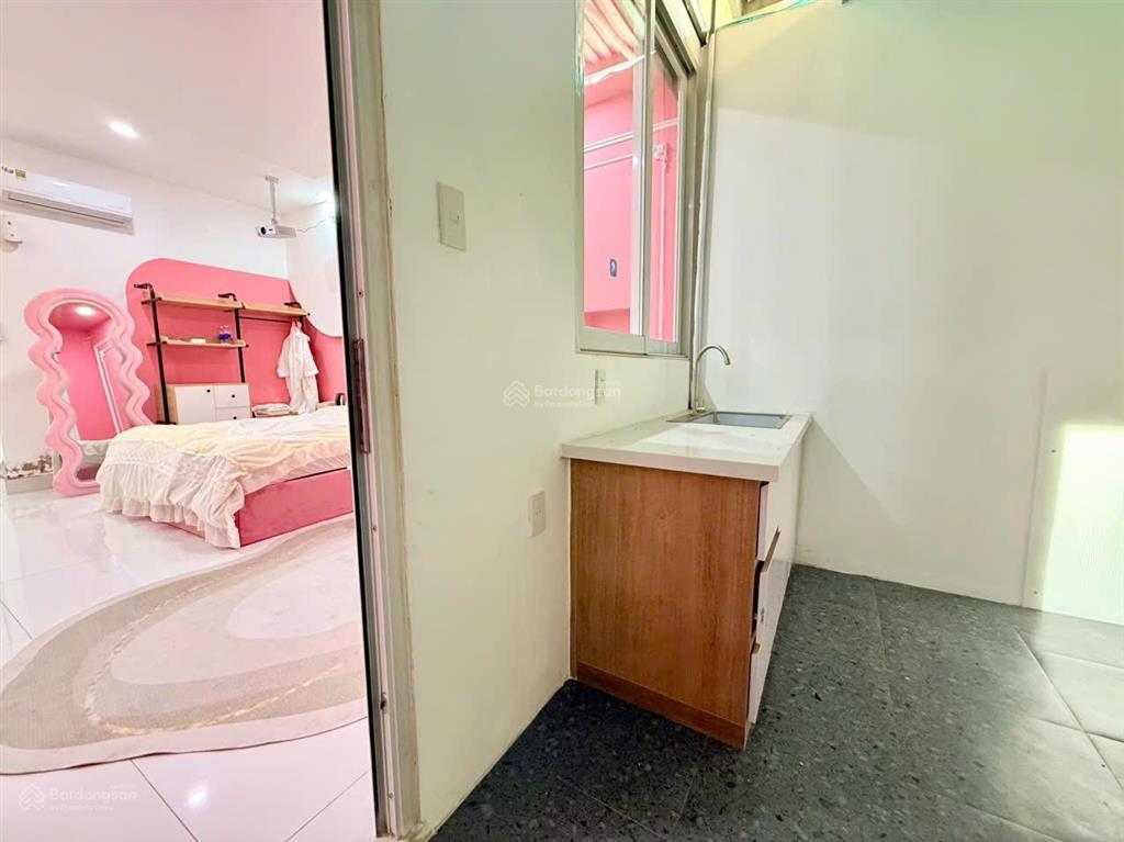 Studio tách bếp tone hồng ngay vạn hạnh small , hà đô centrosa