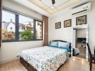 Studio cửa sổ thoáng  thang máy ngay khu ẩm thực phan xích long
