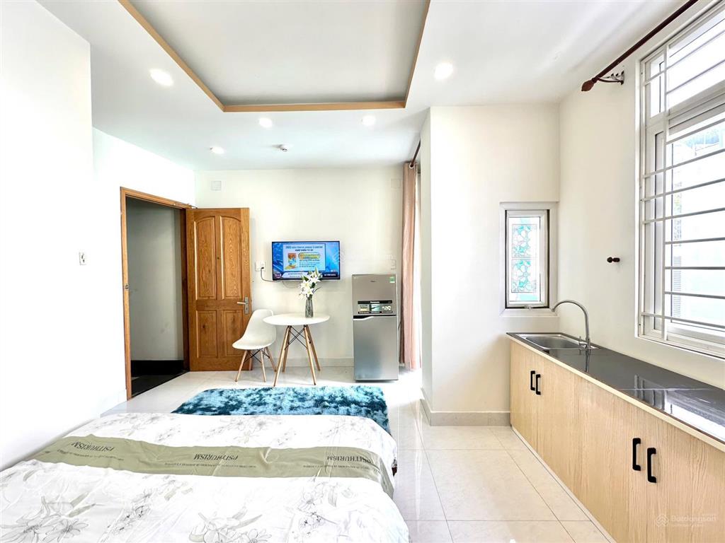 Căn hộ ban công full nt gần cầu lê văn sỹ