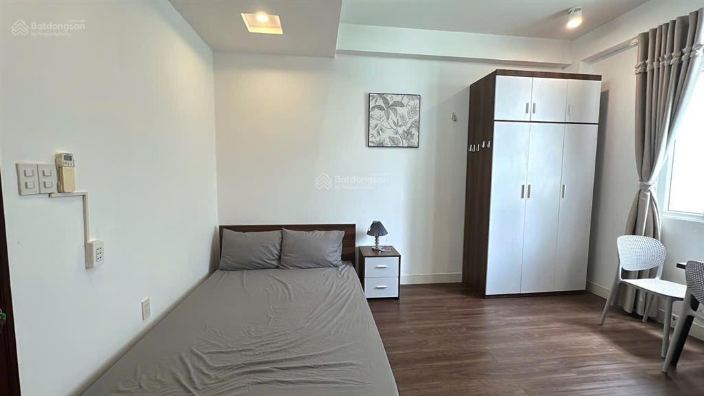 Căn hộ full nt cửa sổ trời ngay nhà thờ tân định gần ueh, isb